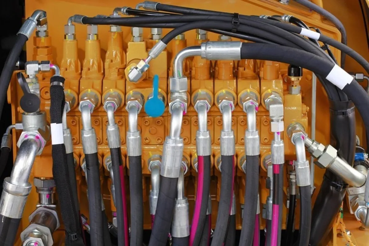 Caterpillar hydraulic hose kit