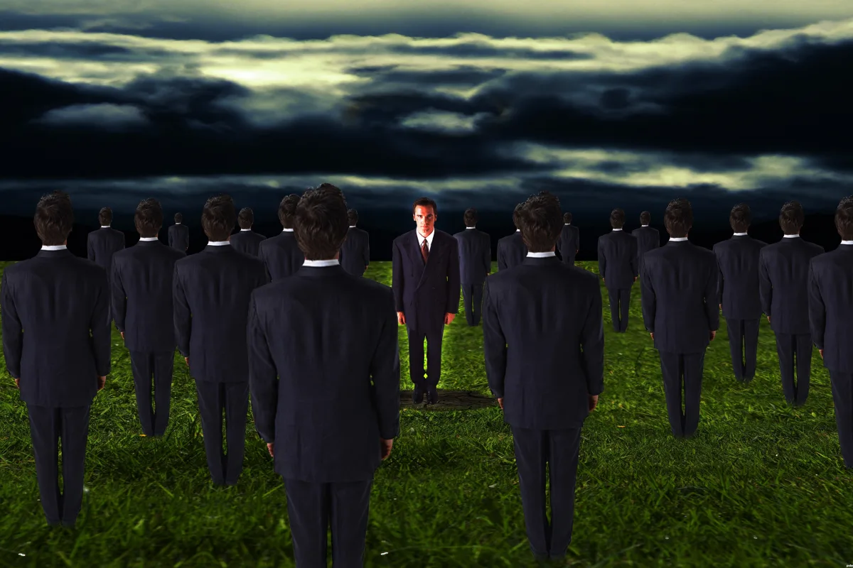 Standing alone against the crowd anit groupthink