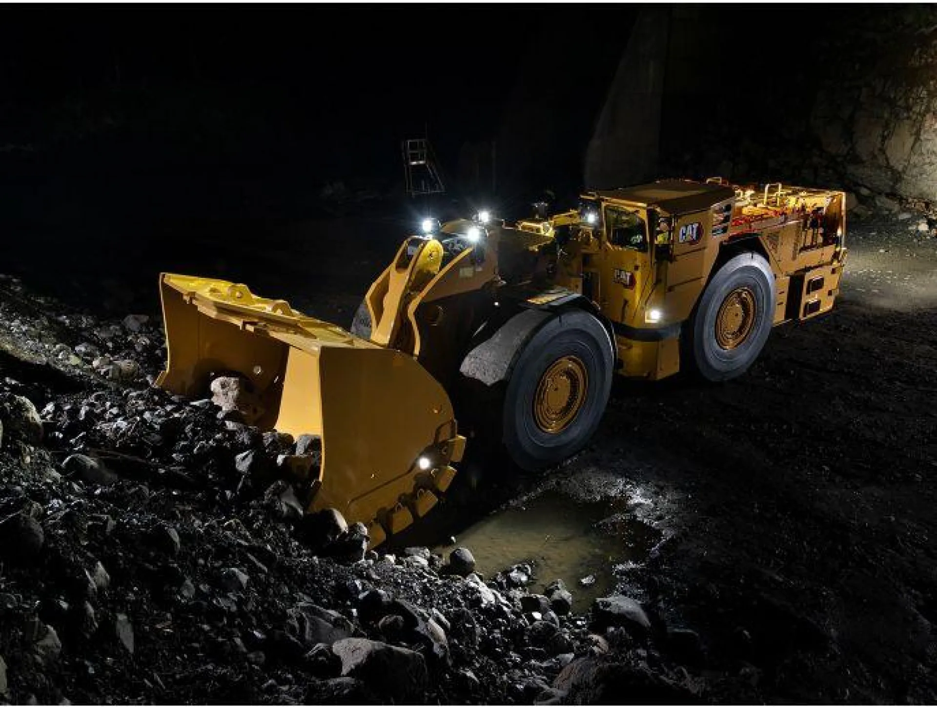 Caterpillar R2900 Deisel E Lectric Hybrid UGM Loader