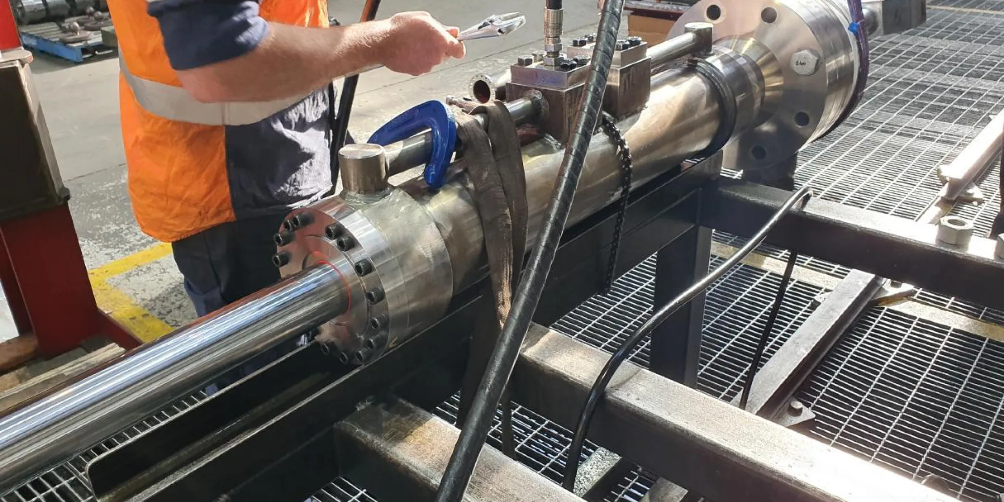 Assembly of austal trim tab cylinder